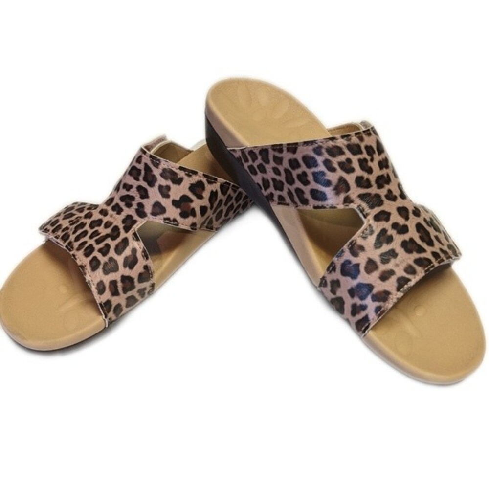 Megnya textured animal print adjustable slip on sandals - NWOT - 7